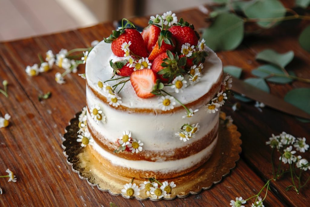 baked-strawberry-cake-8ltrmqfedkq